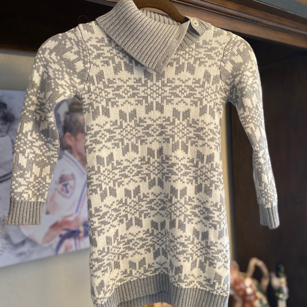 Girls silver and white sweater